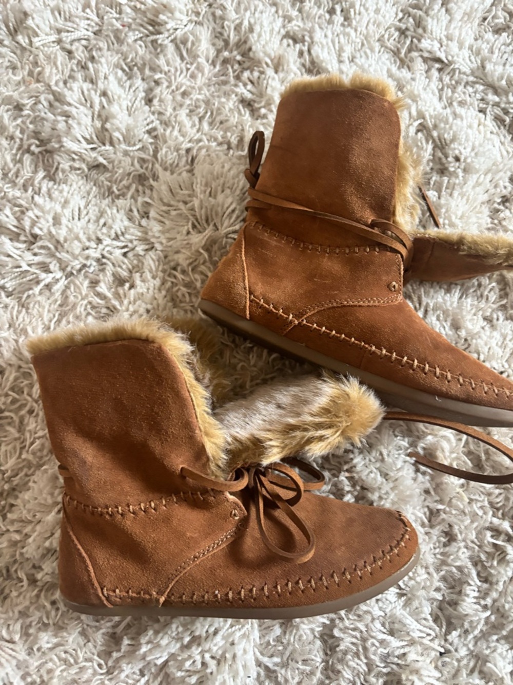 Women’s Faux-Fur Trim Suede Booties in Chestnut